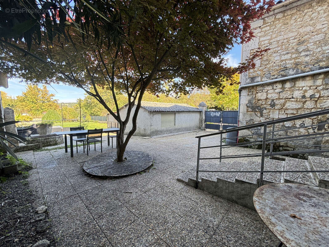 Maison à MAGNAC-SUR-TOUVRE