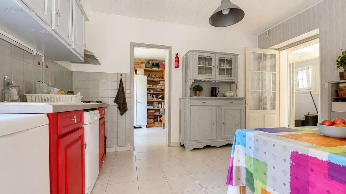 PLAZAC: BELLE VUE ET CALME! - Maison avec gîte attenant. 3/4 chambres. Dépendance. Terrain constructible , Prés et bois environ  - photo 13