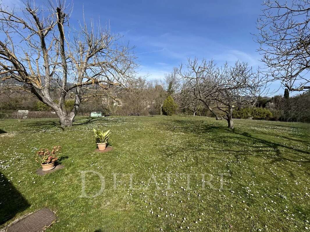 Maison à CHATEAUNEUF-GRASSE