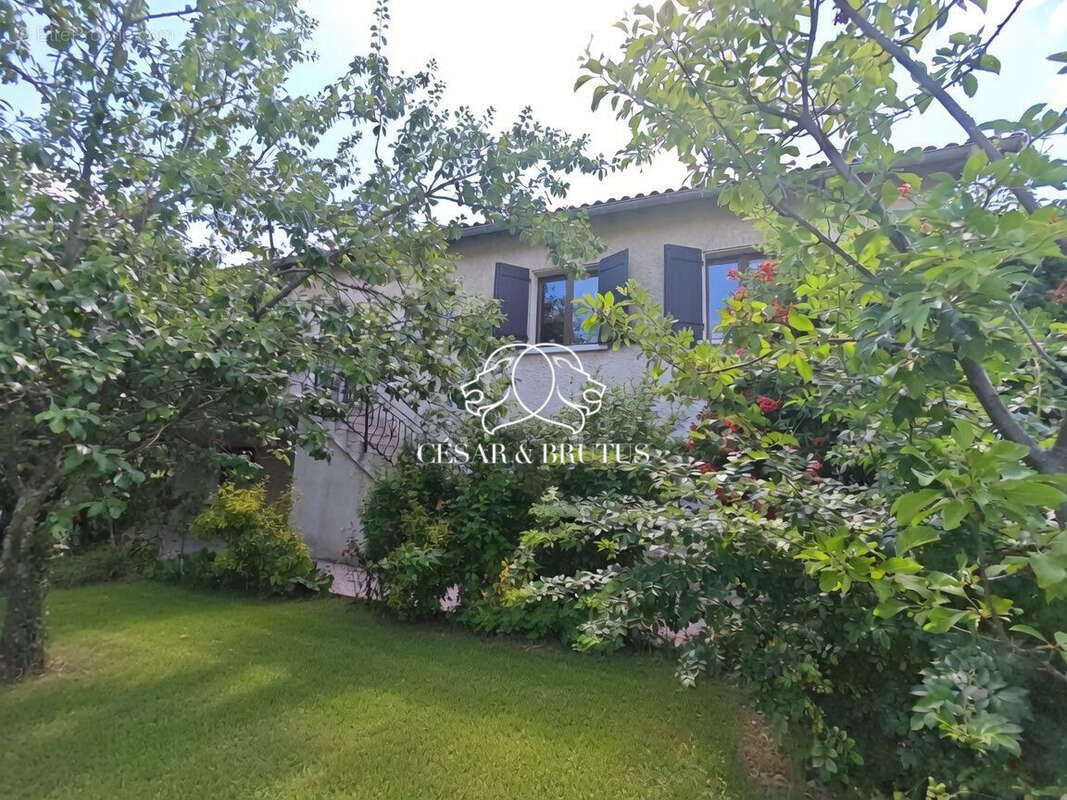 Maison 154 m² à Saint-Genis-Laval  - photo 5