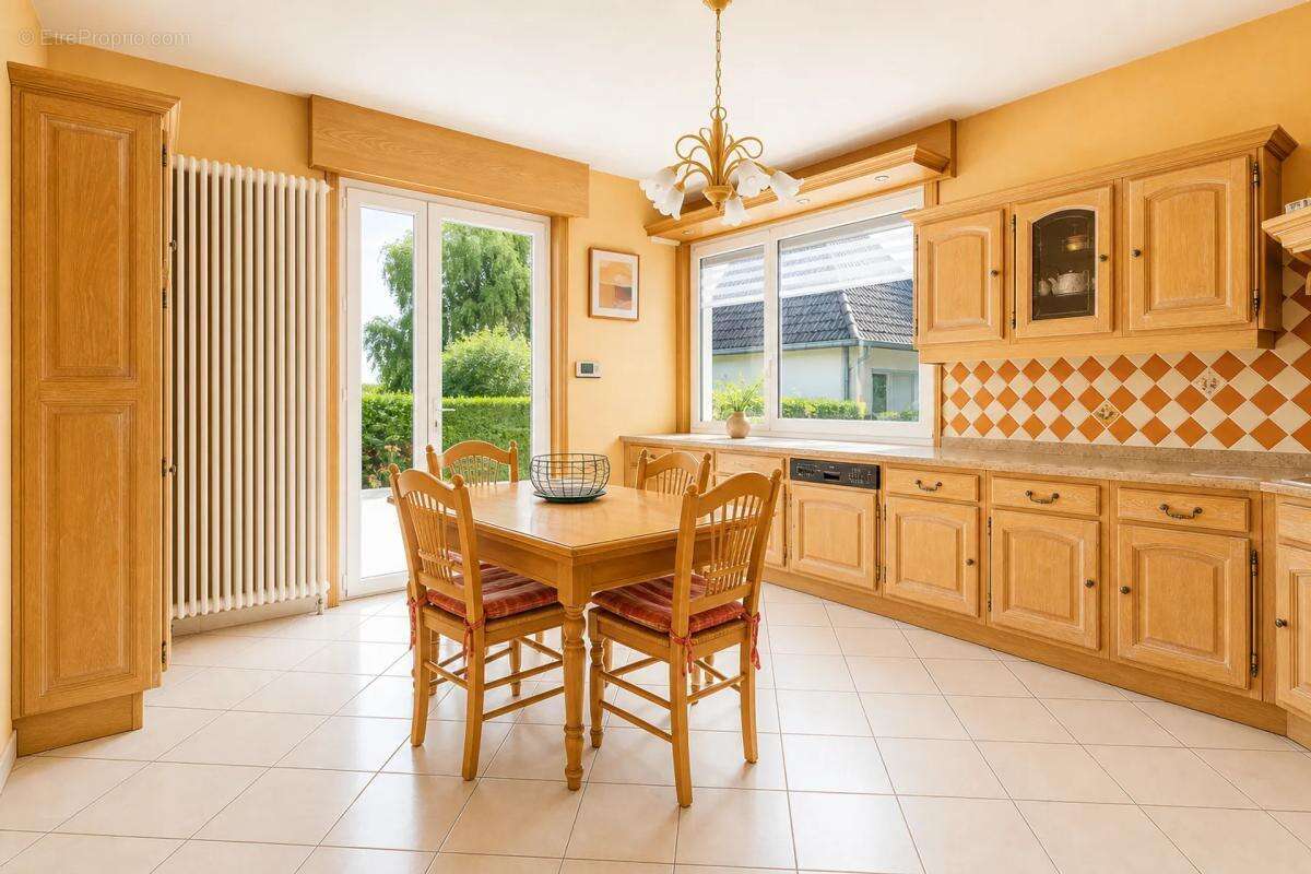 Maison de 7 pièces de 190 m² à Noyelles-lès-Seclin - photo 3