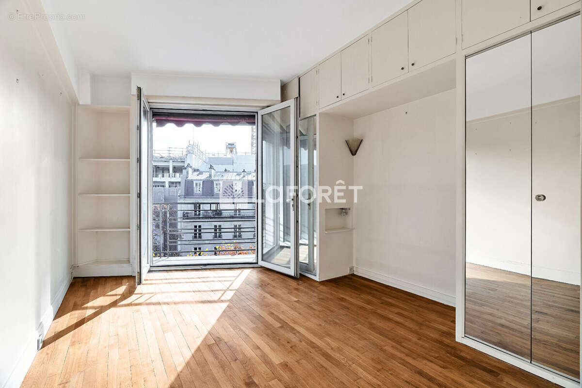Appartement à PARIS-17E