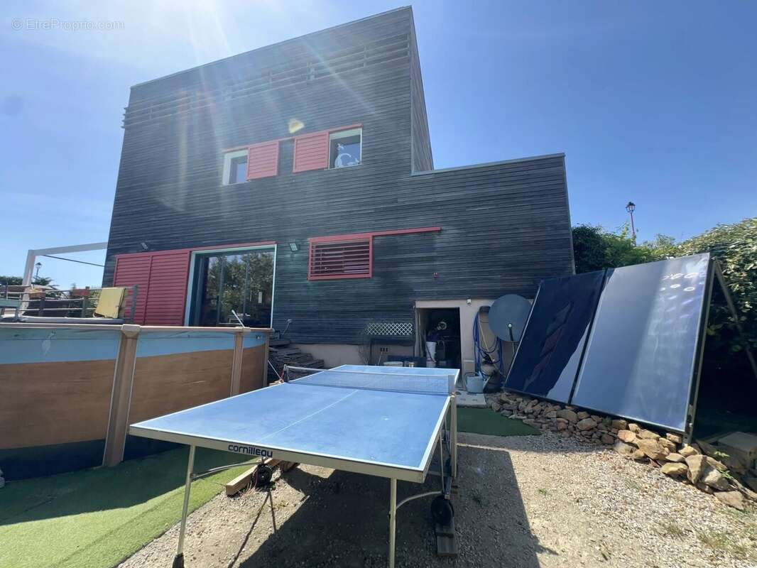 Maison à OPOUL-PERILLOS
