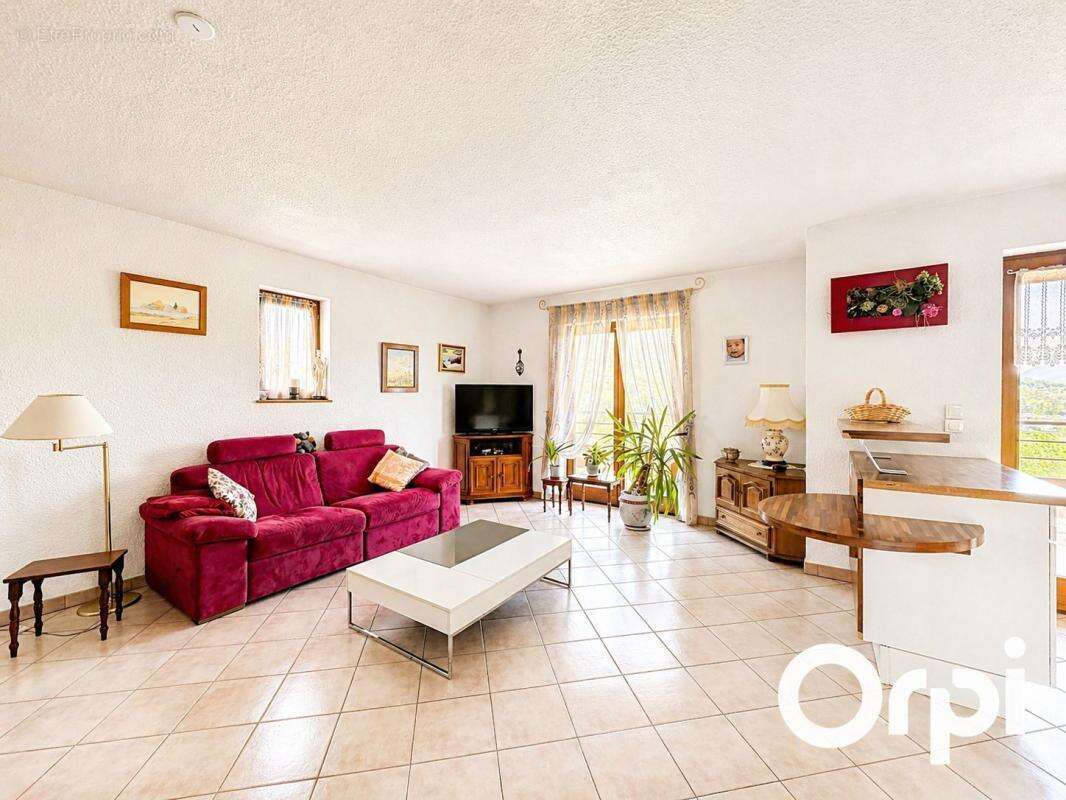 Appartement à CRANVES-SALES