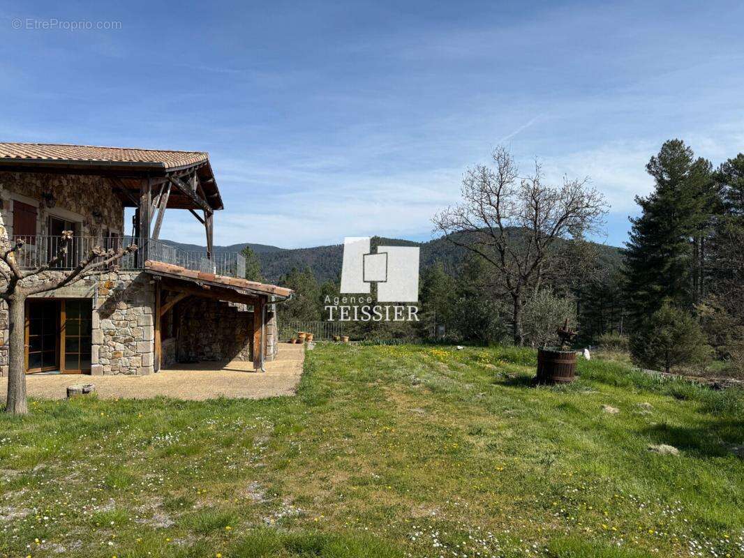 Maison à SAINT-PIERRE-SAINT-JEAN