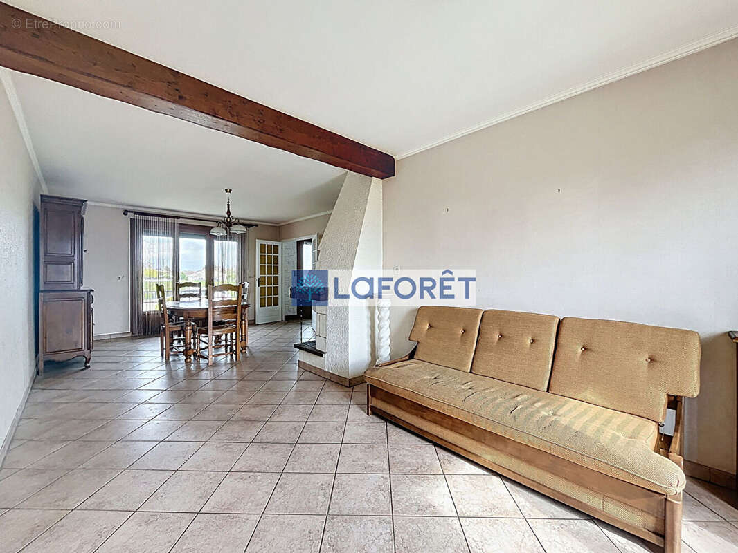 Maison à SAPIGNICOURT