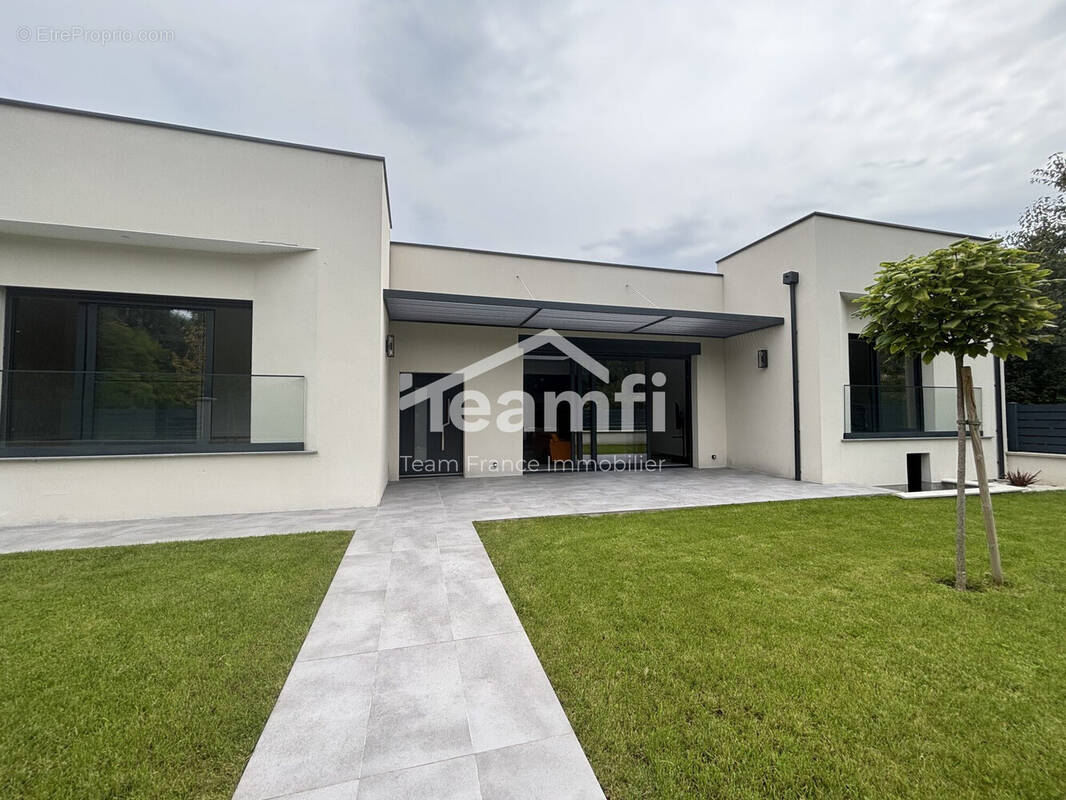 Maison à SAINT-JEAN-DE-BRAYE