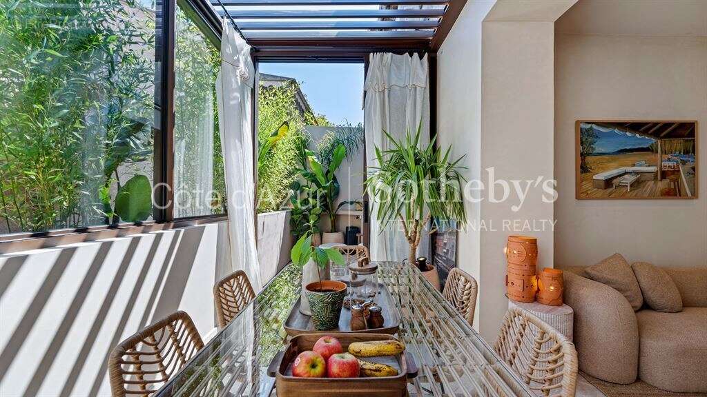Appartement rénové de 68 m² avec terrasse et garage au cœur de Saint-Tropez - photo 3