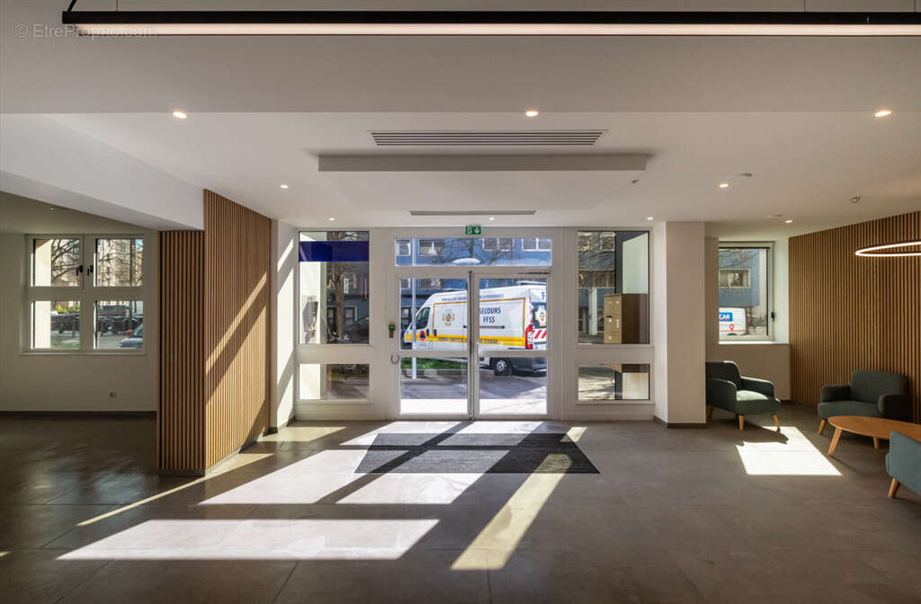 Commerce à SURESNES