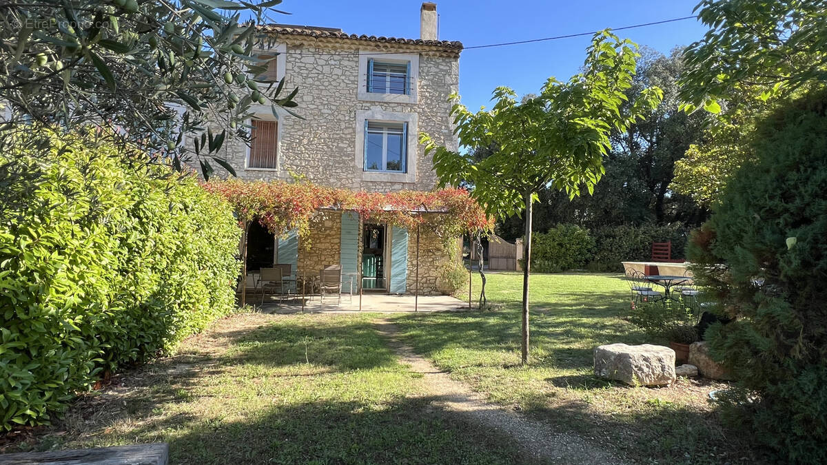 Maison à VENASQUE