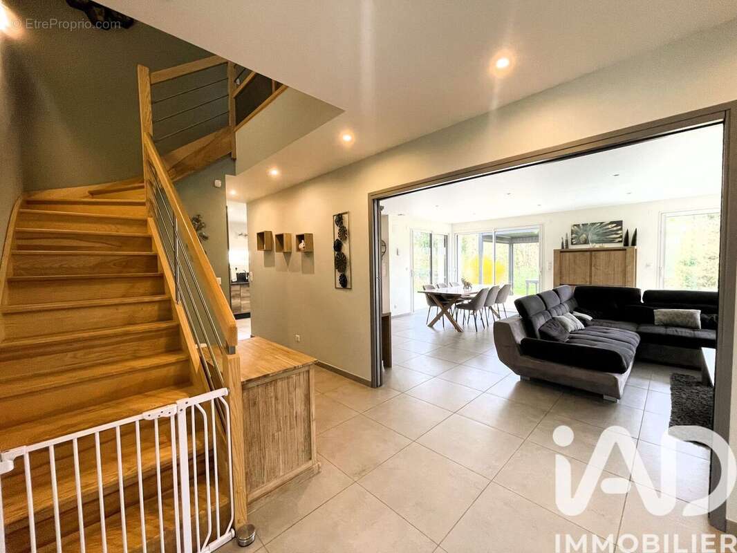 Maison 160 m² à Villeseneux  - photo 2