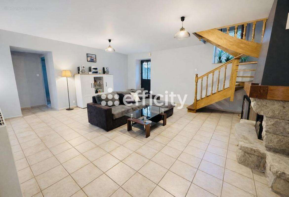 Maison à PIRE-SUR-SEICHE