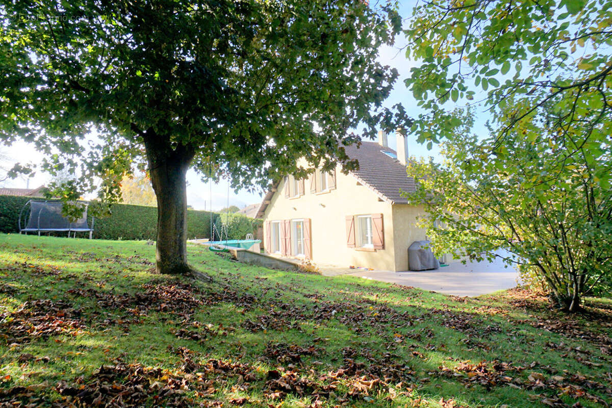 Maison à MEZIERES-SUR-SEINE