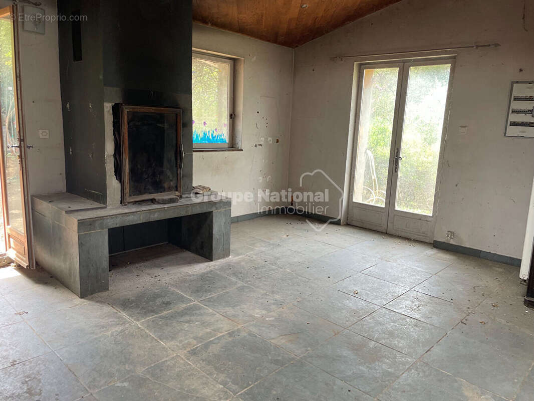 Maison de caractère de150 m² sur 3 743 m² de terrain ? Piscine, garages et fort potentiel - photo 4