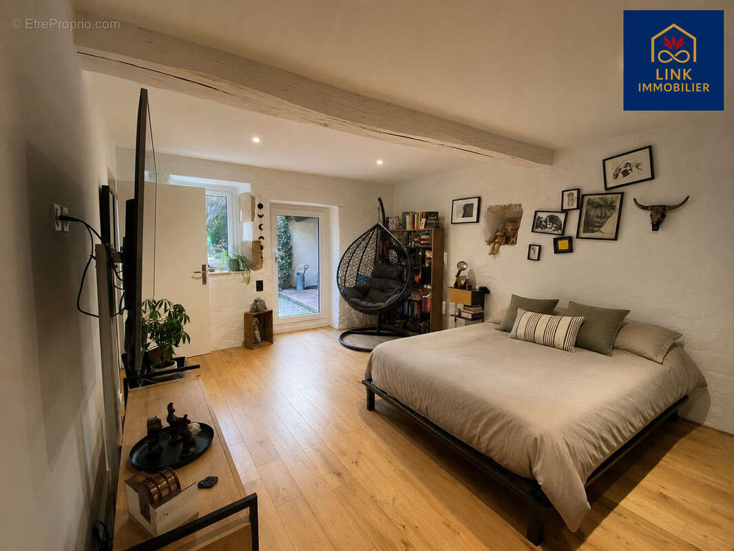Maison 220 m² à Montvendre  - photo 4