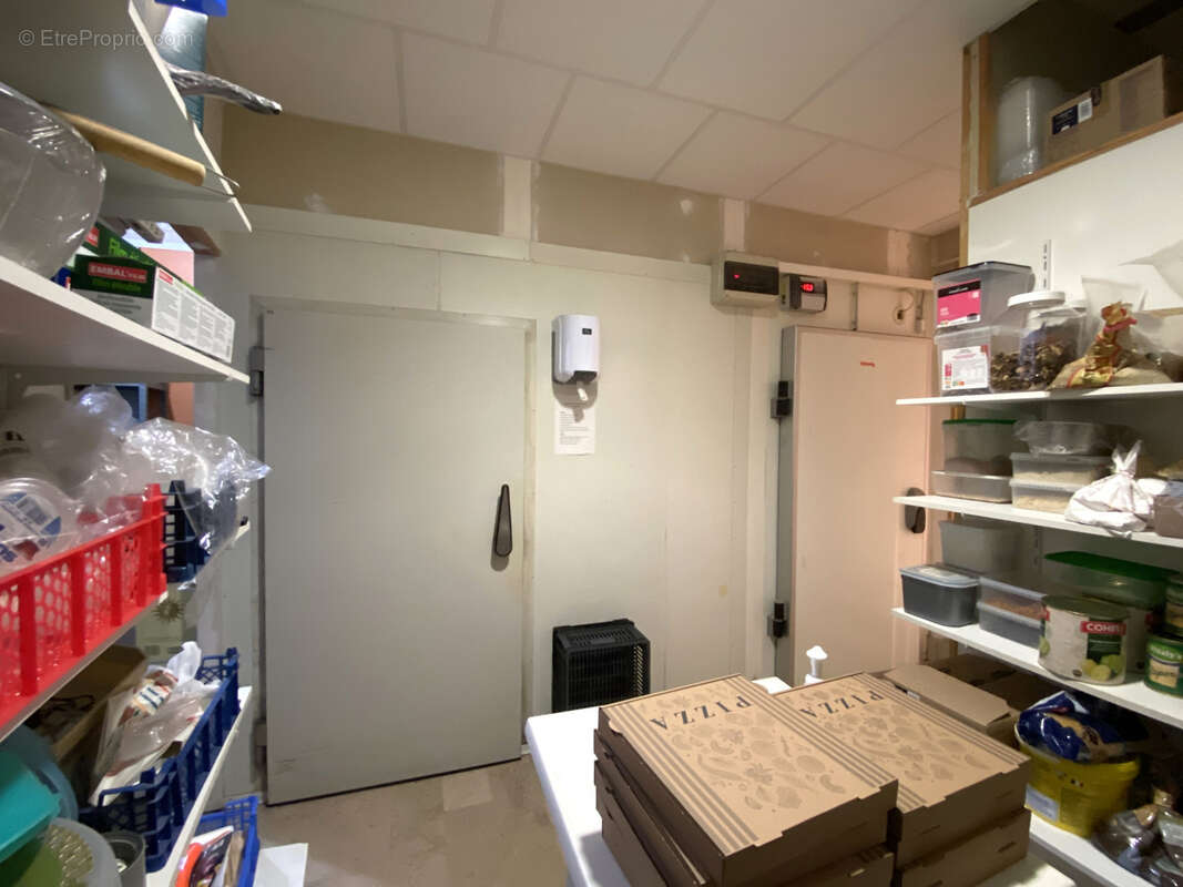 Commerce à SAINTE-CECILE-LES-VIGNES