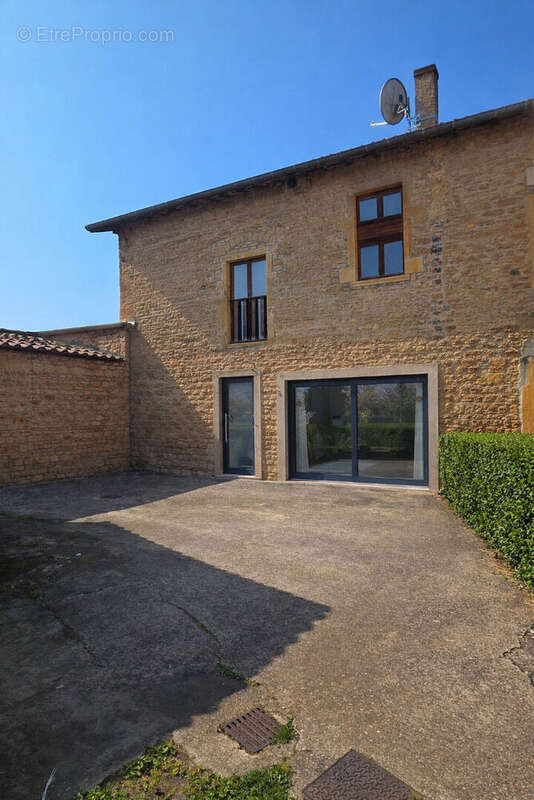 Maison à POUILLY-LE-MONIAL
