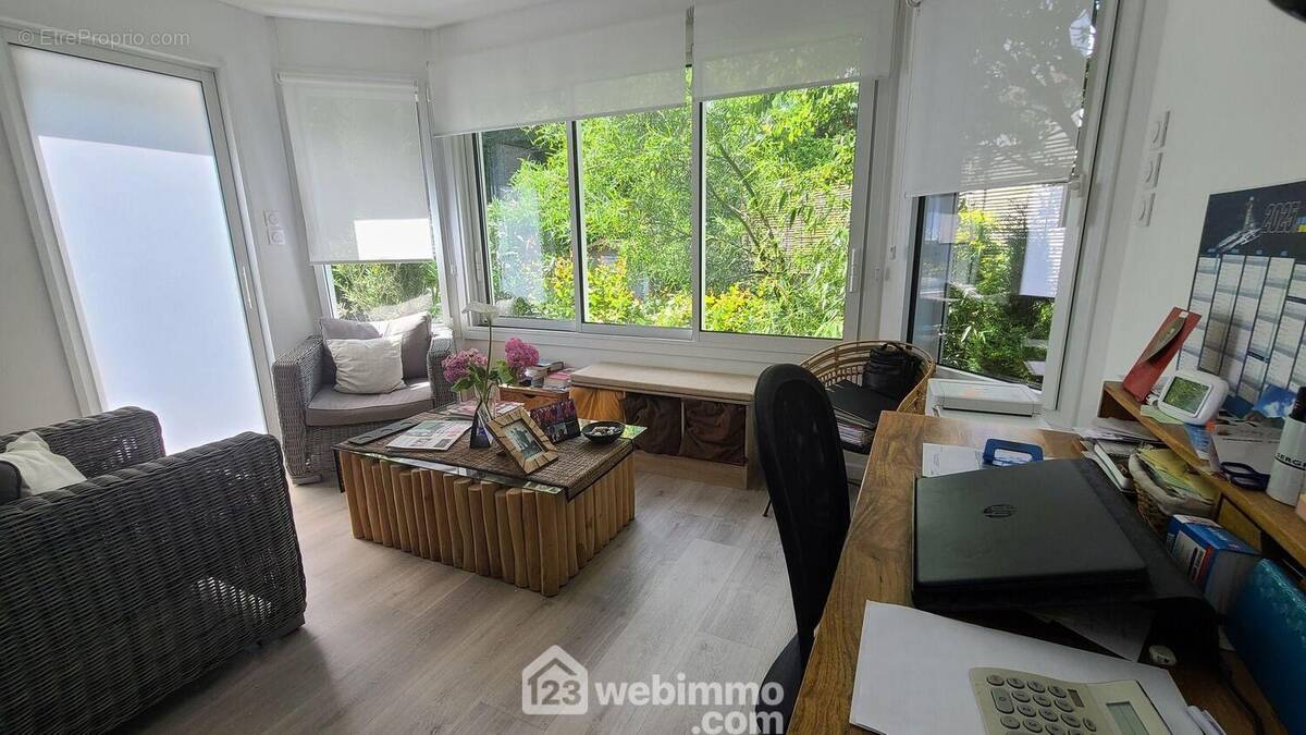 Lumineux bow-window pour profiter du jardin arboré - Appartement à TALMONT-SAINT-HILAIRE