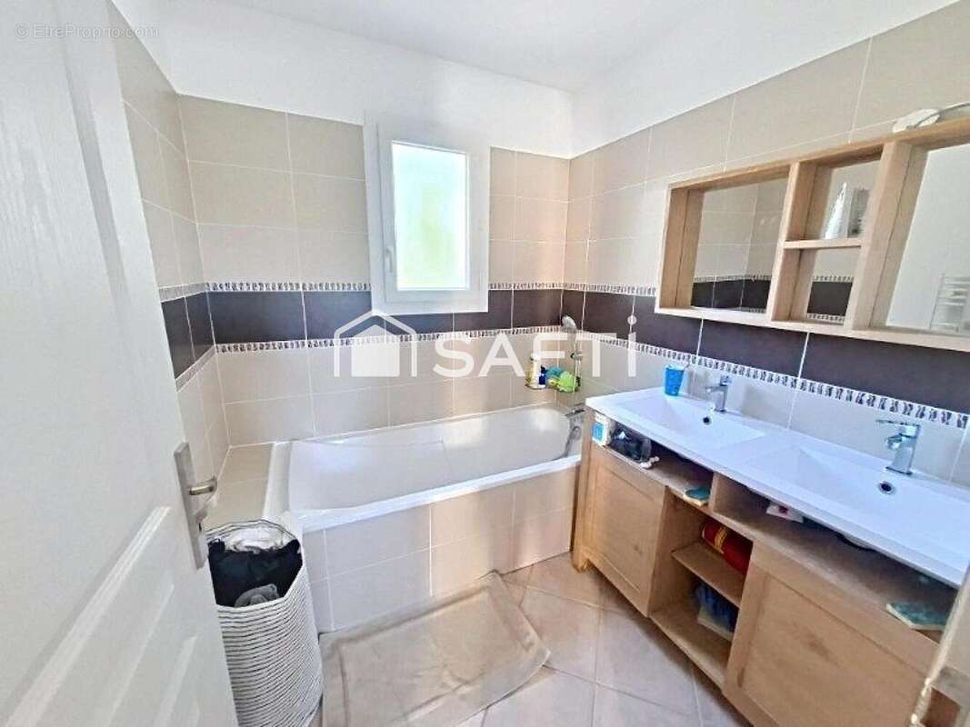 Photo 8 - Maison à SIGNES