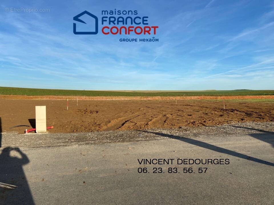 Terrain à CHERISY