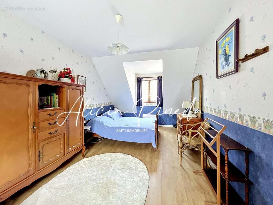 Maison 197 m² à Thoiry  - photo 8