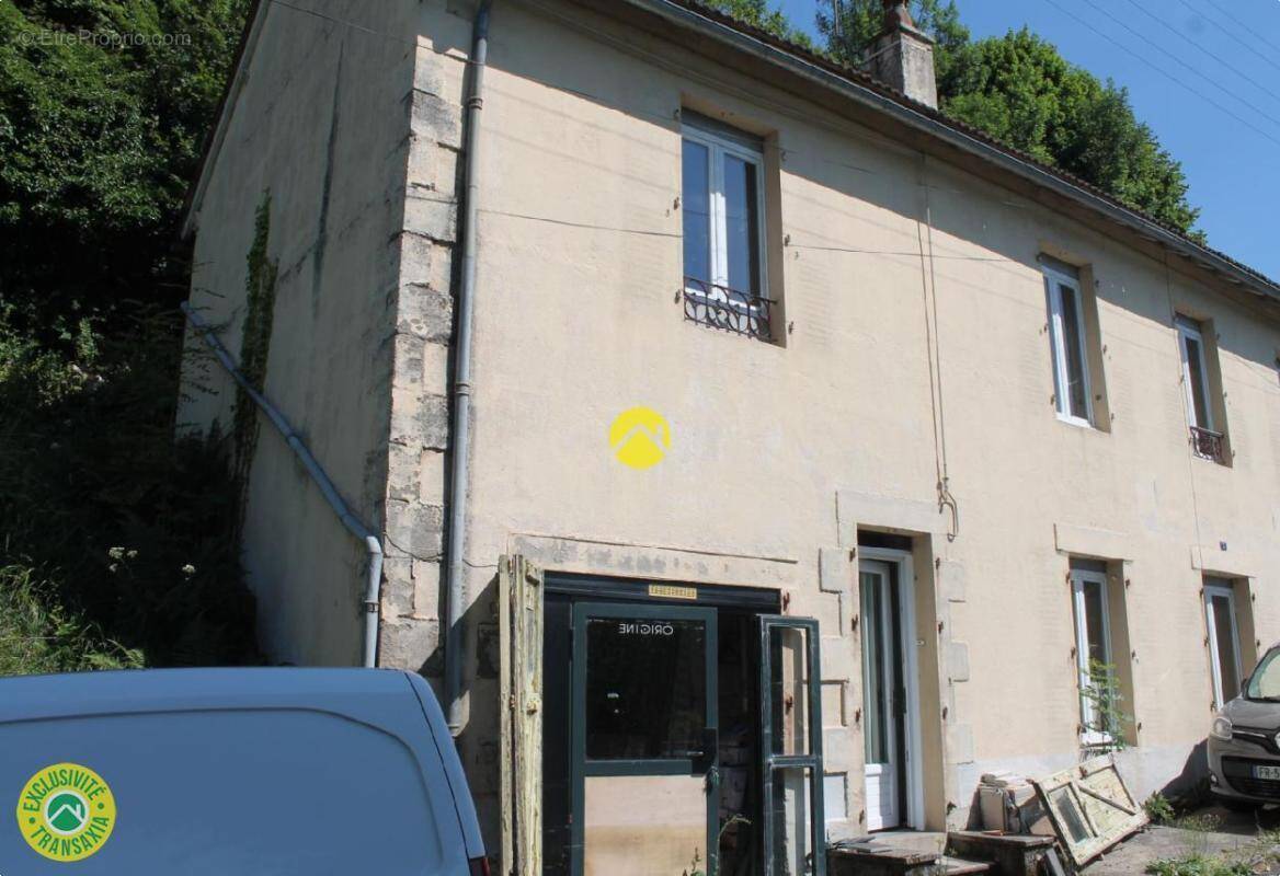 Maison à VIC-SUR-CERE