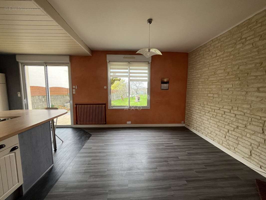 Maison à LES LANDES-GENUSSON