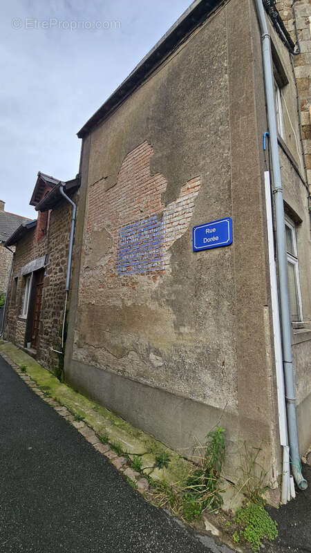 Maison à LASSAY-LES-CHATEAUX