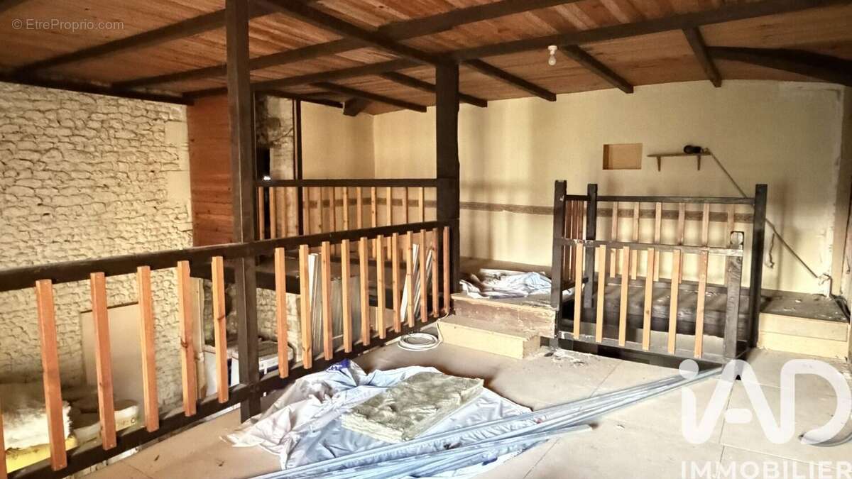 Maison 188 m² à Fontaines-D'ozillac  - photo 9