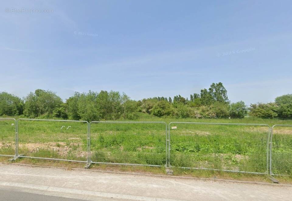 Terrain à AVESNES-LES-AUBERT