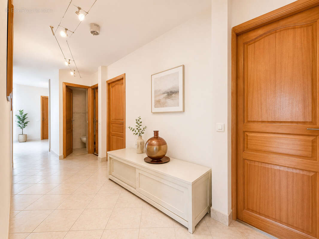 Magnifique appartement 5 pieces de 102 m2 avec parking cave et garage - beau volume - photo 4