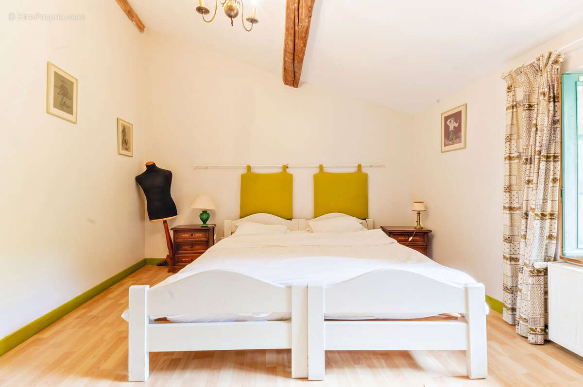 Maison à BRULLIOLES