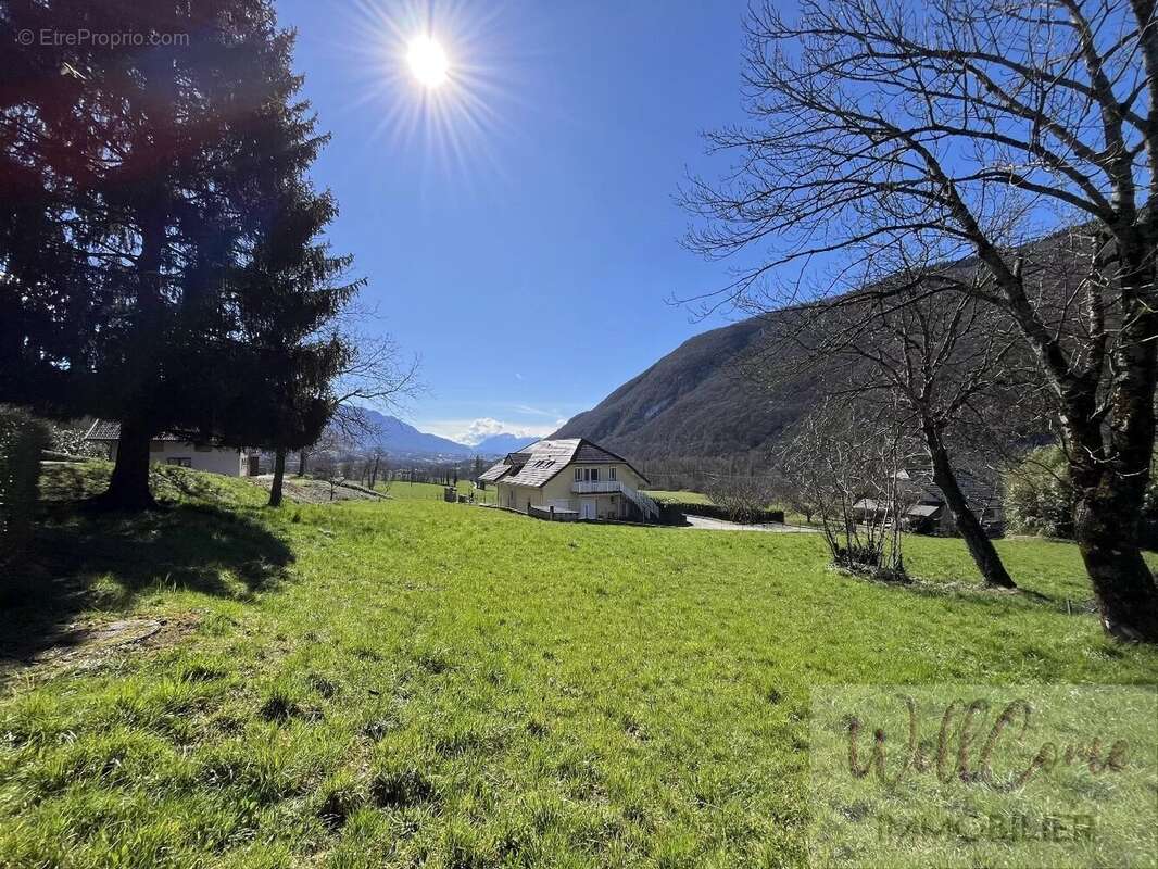 Terrain à LA BIOLLE