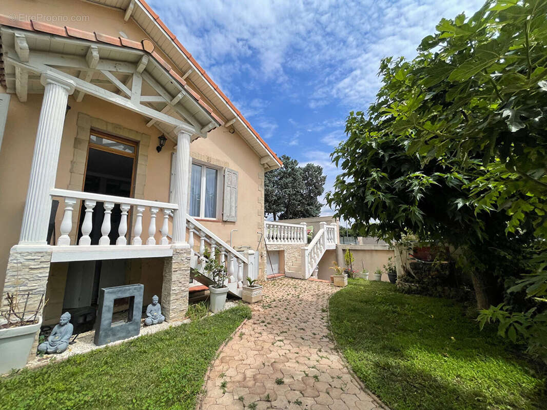 Maison + Appartement de 260 m² à PEYROLLES EN PROVENCE - photo 14