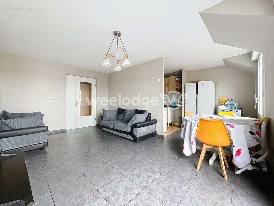 Appartement à CHANTELOUP-LES-VIGNES