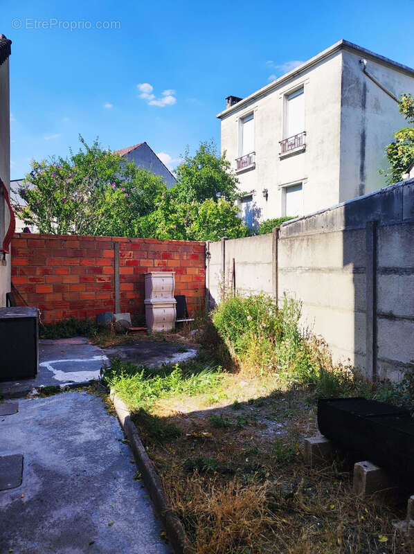 Nouveaute aulnay sud - f2 refait a neuf avec cave et jardin - photo 9