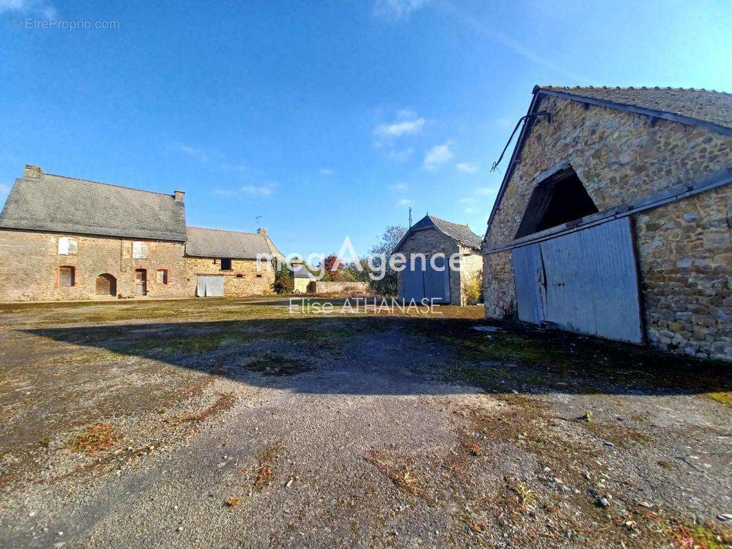 Maison à SAINT-CHRISTOPHE-DES-BOIS