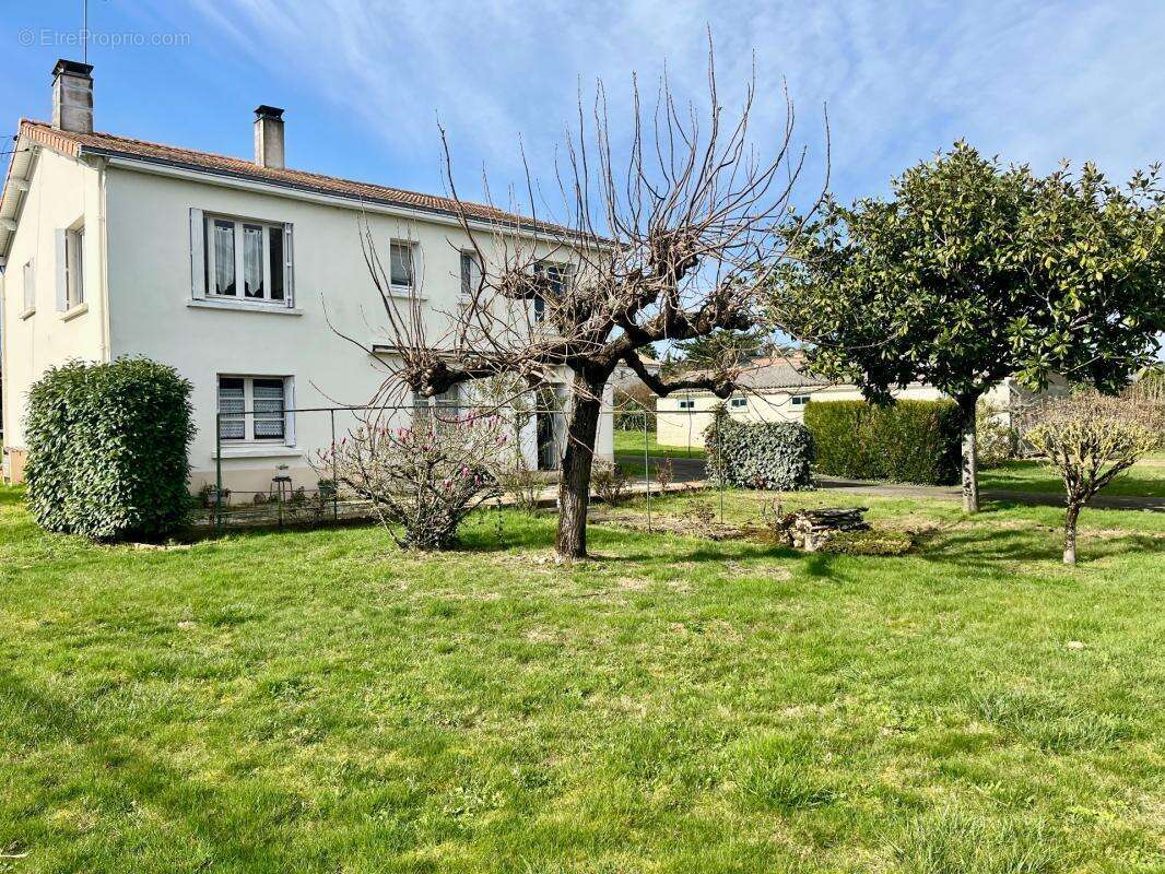 Lucon 85400 au calme et proche toutes commodites agreable maison 4 chambres avec annexe sur 2000m² - photo 21