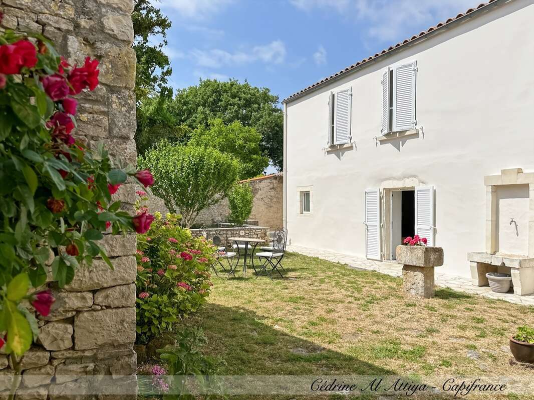 Propriété à vendre 318m2 habitables, 11 pièces, 7 chambres, parcelle de 1700m2 environ, jardin, garage, piscine, dépendances - photo 15