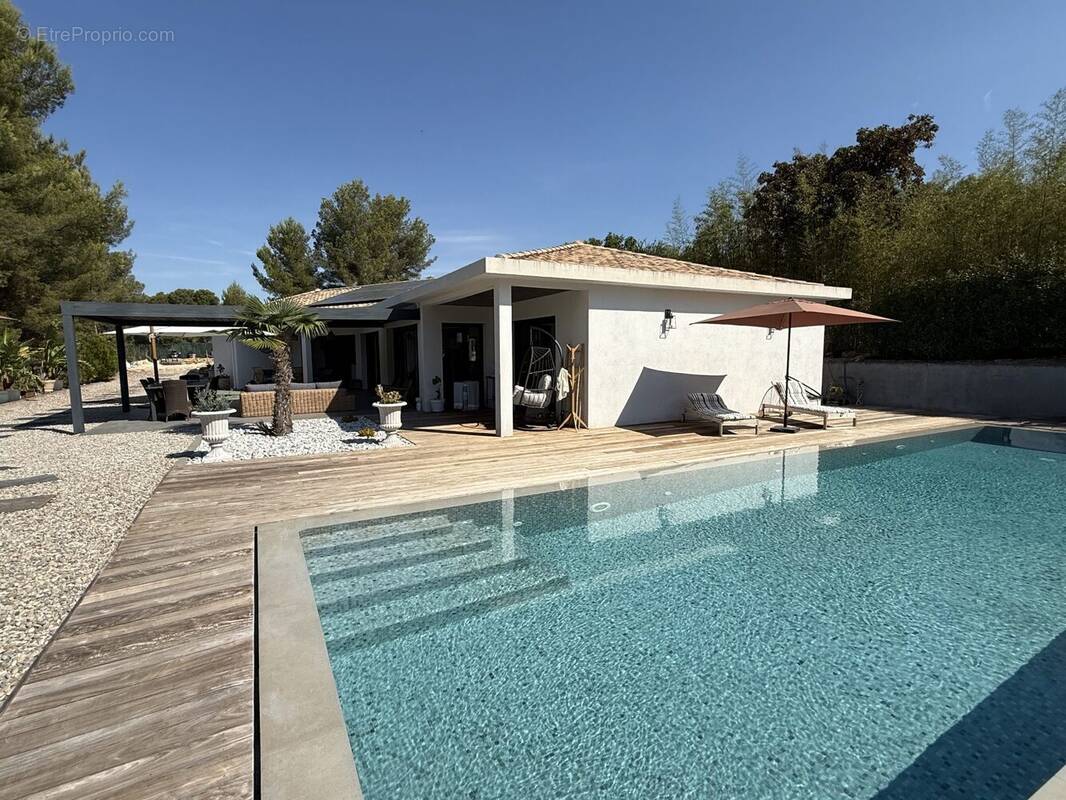 Maison à SAINT-CYR-SUR-MER