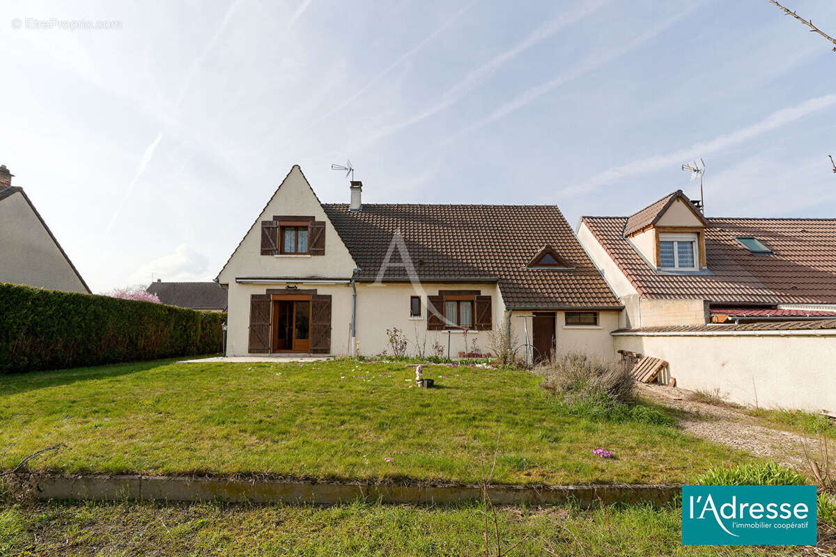 Maison à NEUFCHATEL-SUR-AISNE