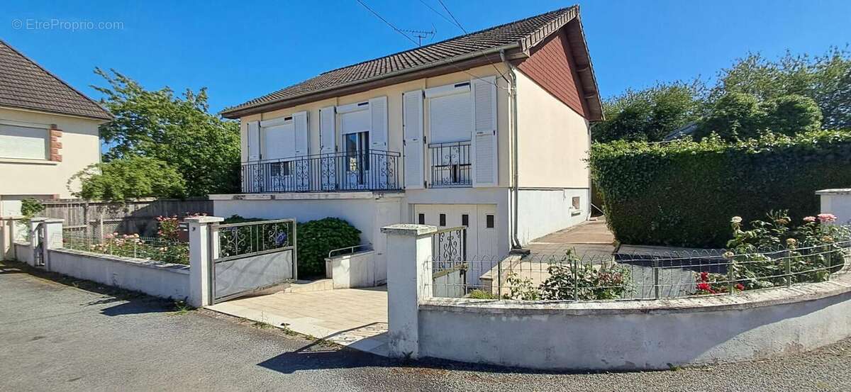 Maison LAVAL très bon secteur (hilard) 4 pièce(s) / 2chs +1 / 83 m2 - photo 2