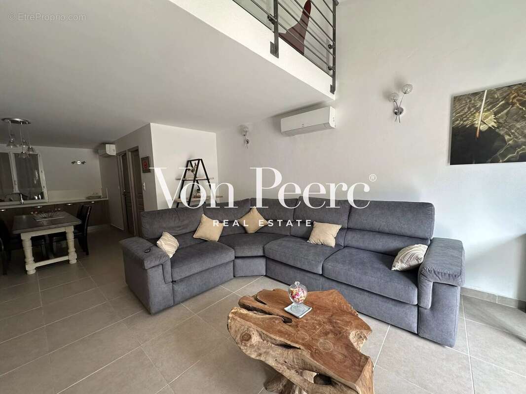 Appartement à SAINT-ETIENNE-DU-GRES