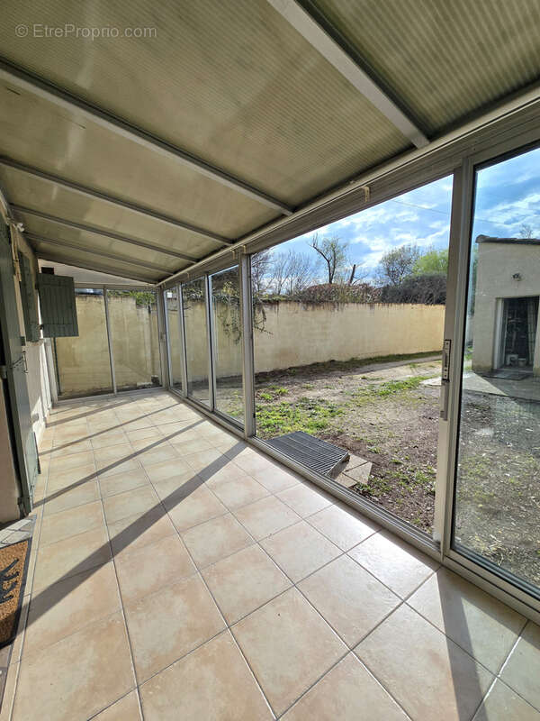 Maison à ENTRAIGUES-SUR-LA-SORGUE