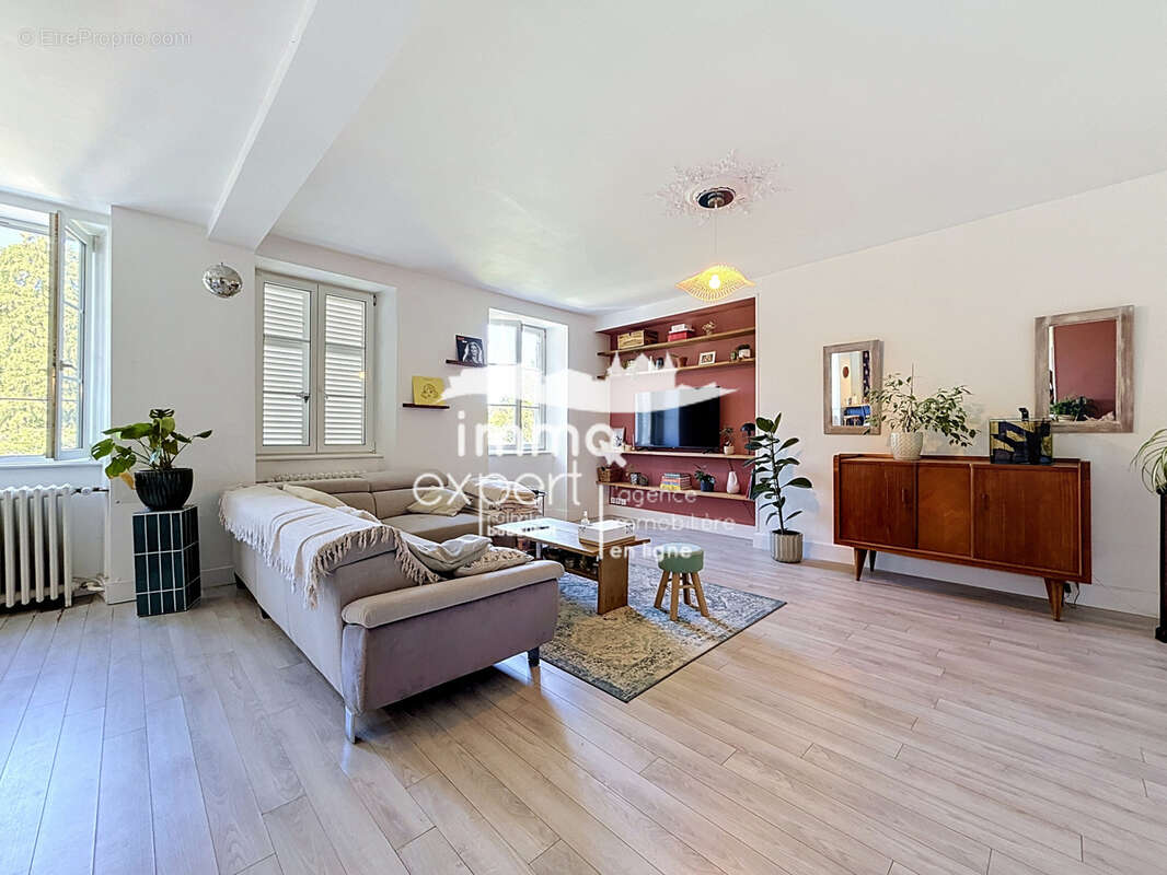 Immeuble de prestige avec appartement bourgeois, appartement loué, local professionnel et parc arboré - photo 12