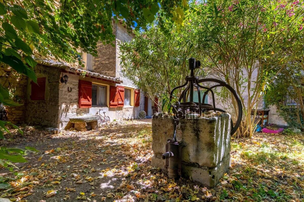 Maison à MAUGUIO