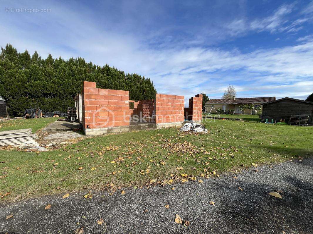 Terrain à MEILHAN-SUR-GARONNE