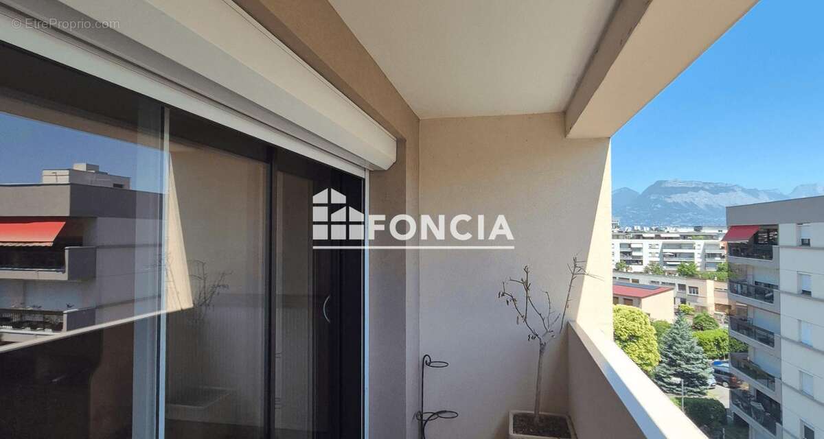 T3 69 m² dernier étage avec ascenseur, vue montagnes, balcon et garage – Échirolles - photo 3