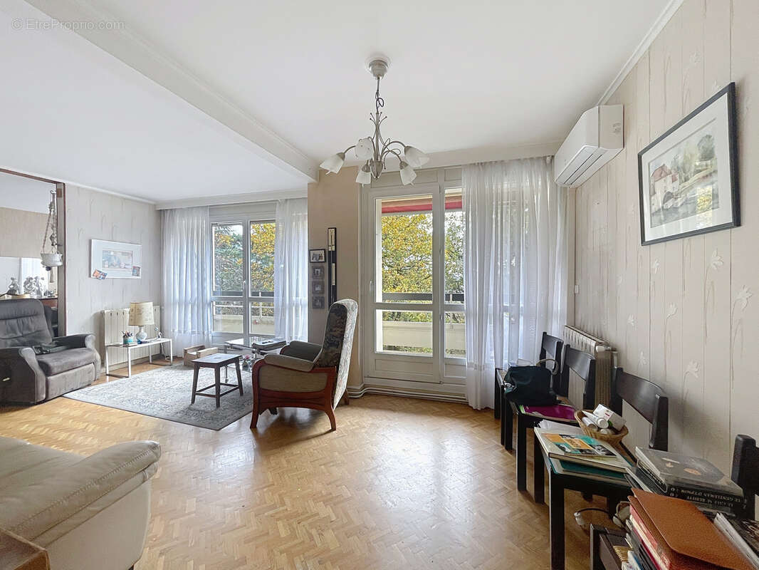 Appartement à SAINT-GENIS-LAVAL