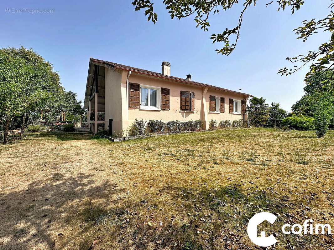 Maison 190 m² à Saint-Abit  - photo 3